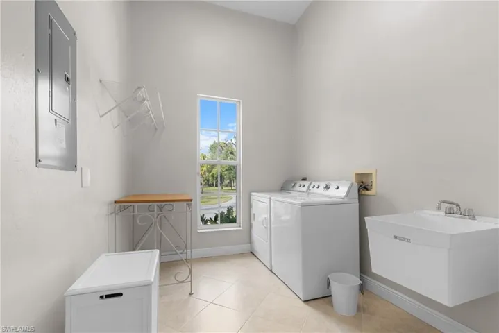 5261  Melaluca  DR, Fort Myers, FL 33905