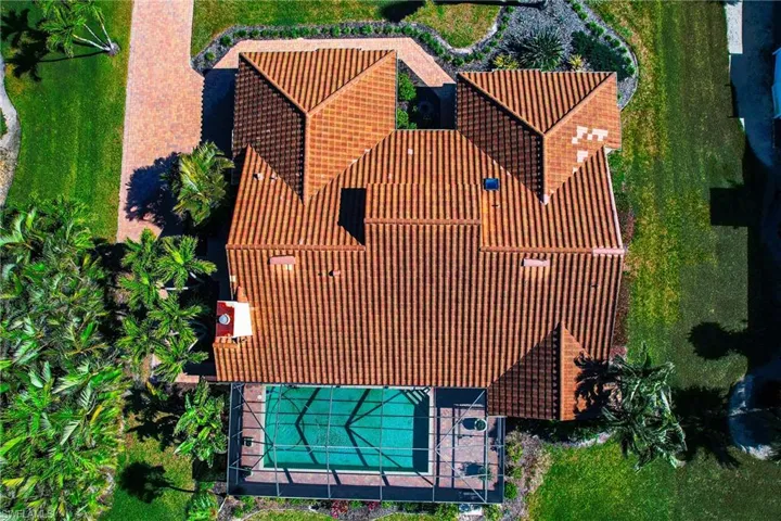 Birds eye view of property