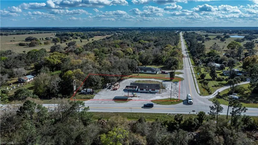 Bird's eye view featuring a wooded view