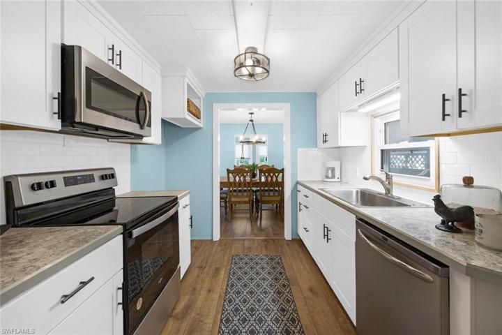 28  Enchanting  BLVD, Naples, FL 34112