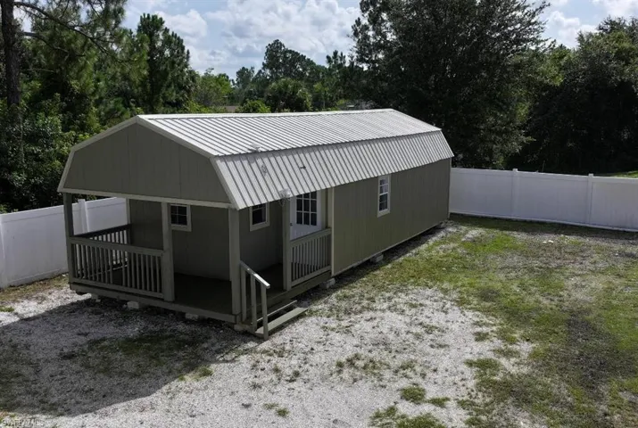 Permitted apartment with 2 bedrooms, 1 bathroom, kitchen and porch