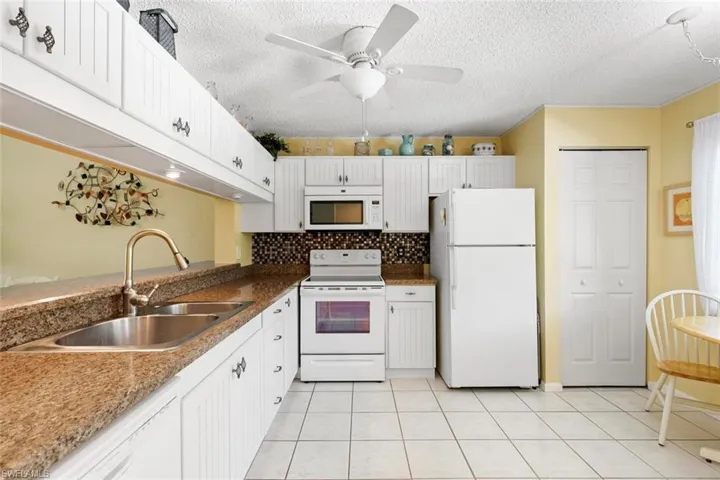 5784  Deauville  CIR, Naples, FL 34112