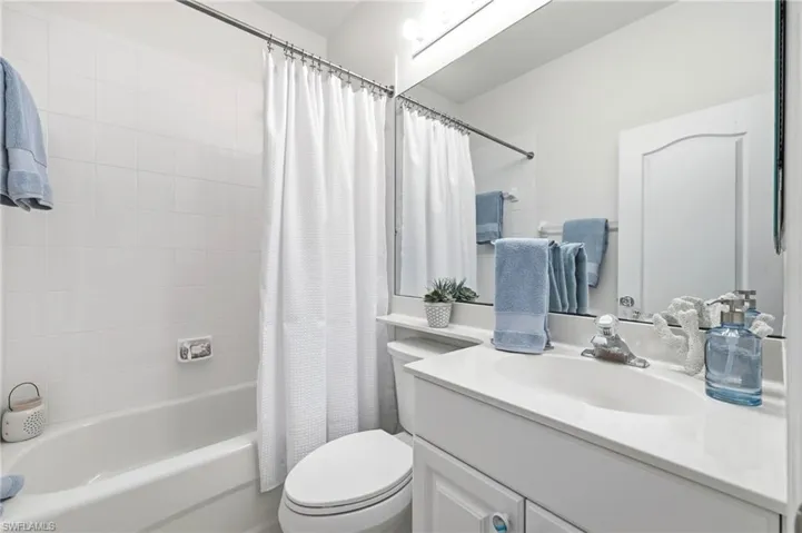 275  Cays  DR, Naples, FL 34114