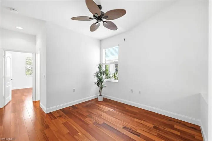 275  Cays  DR, Naples, FL 34114