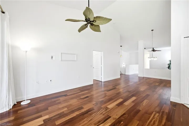 275  Cays  DR, Naples, FL 34114