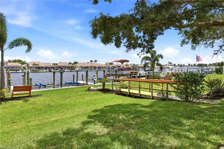 275  Cays  DR, Naples, FL 34114