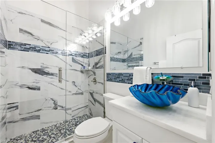 275  Cays  DR, Naples, FL 34114