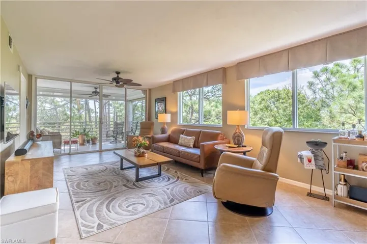 Light bright living room with excellent light from windows