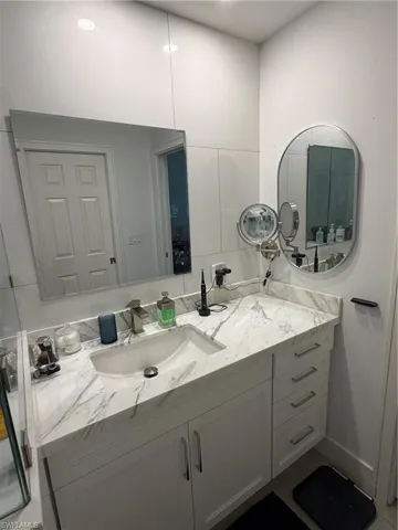 1656 Spoonbill Ln B, Naples, Florida 34105