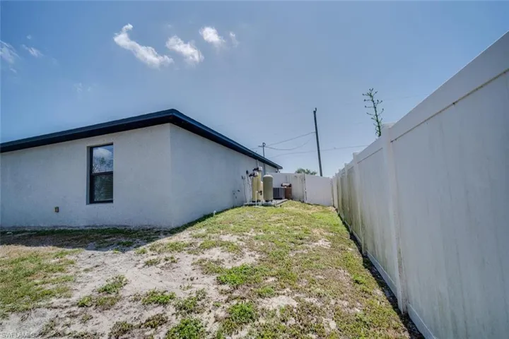 325 NW 10th  TER, Cape Coral, FL 33993