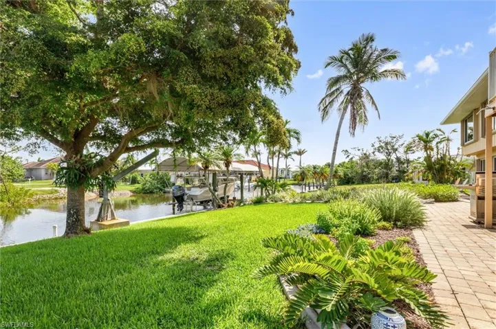 Edible landscaping - check out the basil and rosemary