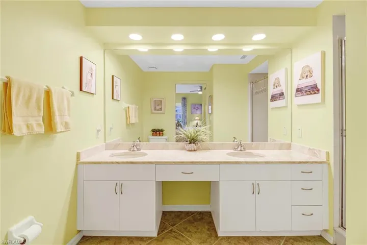 Master Bathroom W/Walk in Shower and Dual sinks