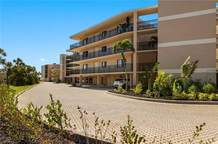 View of apartment building / complex