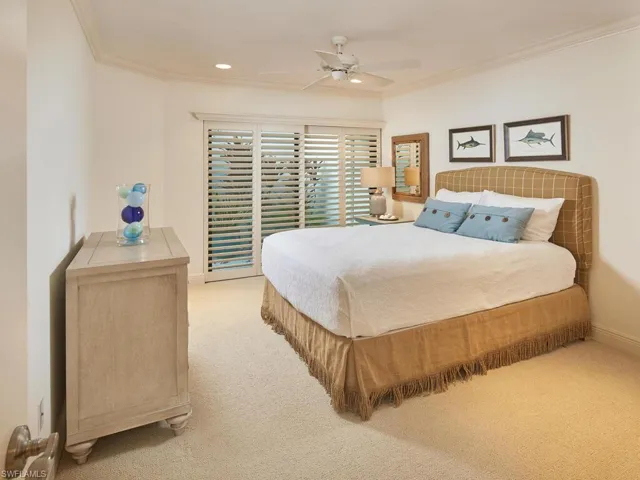 587  Bay Villas  LN, Naples, FL 34108