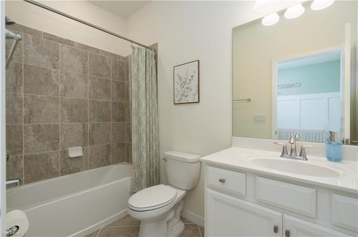 Ensuute bathroom
