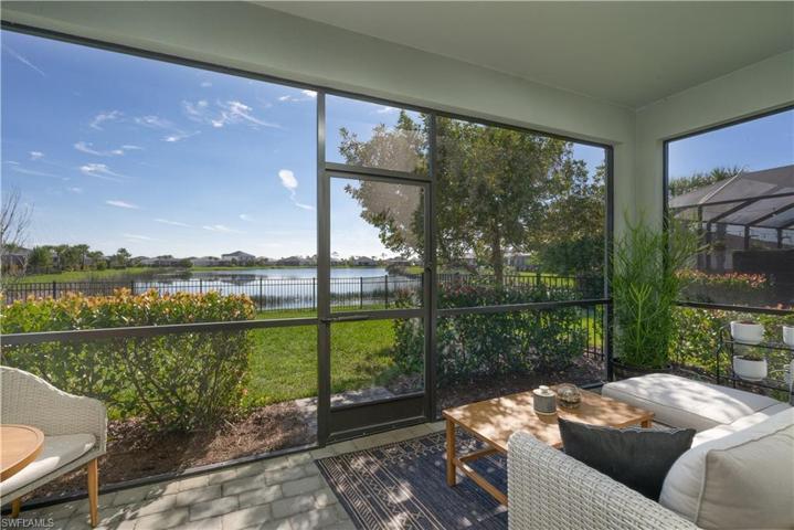 Screed lanai overlooking the lake