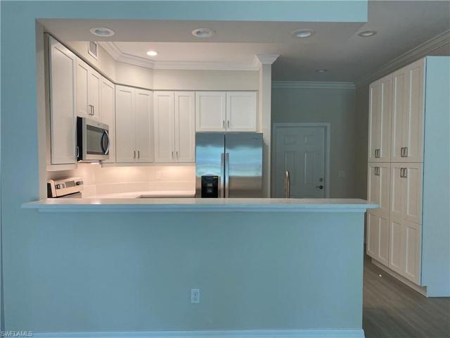 Breakfast Bar and under counter lights