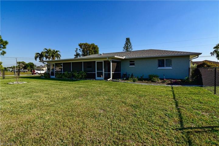 2015 SE 16th ST, CAPE CORAL FL 33990