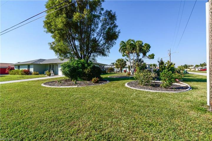 2015 SE 16th ST, CAPE CORAL FL 33990