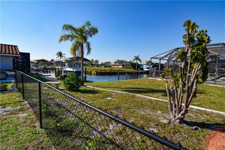 2015 SE 16th ST, CAPE CORAL FL 33990
