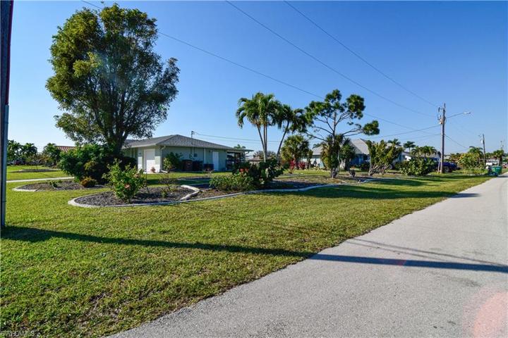 2015 SE 16th ST, CAPE CORAL FL 33990