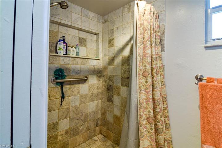 2015 SE 16th ST, CAPE CORAL FL 33990