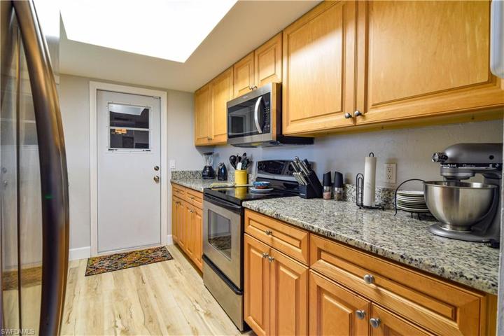 2015 SE 16th ST, CAPE CORAL FL 33990