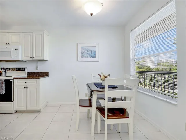 360 Horse Creek Dr # 305, Naples Fl 34110