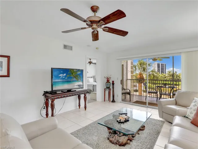 360 Horse Creek Dr # 305, Naples Fl 34110