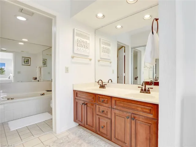 360 Horse Creek Dr # 305, Naples Fl 34110