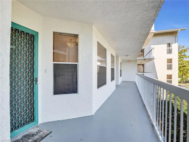 360 Horse Creek Dr # 305, Naples Fl 34110