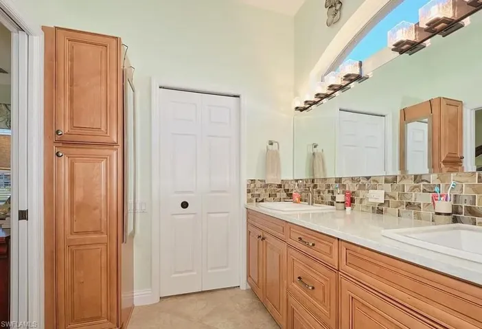 16320 Willowcrest Way, Fort Myers, Florida 33908