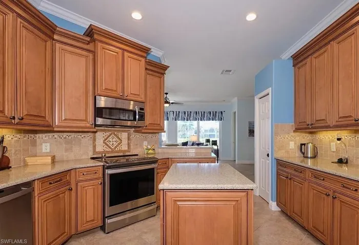 16320 Willowcrest Way, Fort Myers, Florida 33908