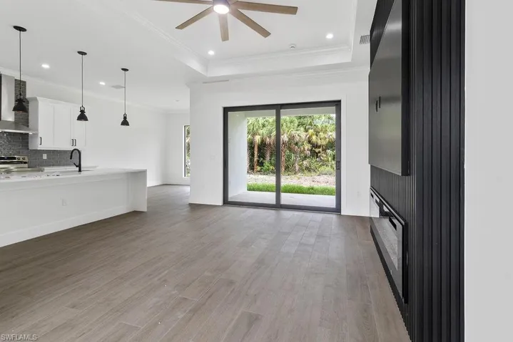 562 20th St Ne, Naples, Florida 34117