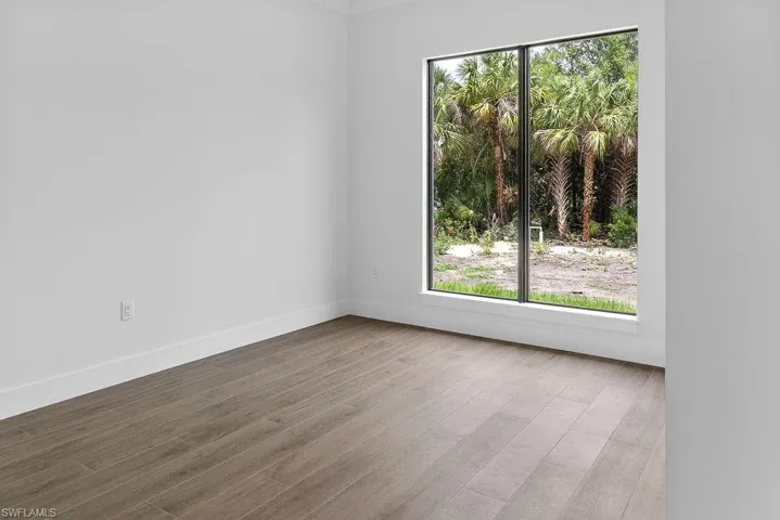 562 20th St Ne, Naples, Florida 34117