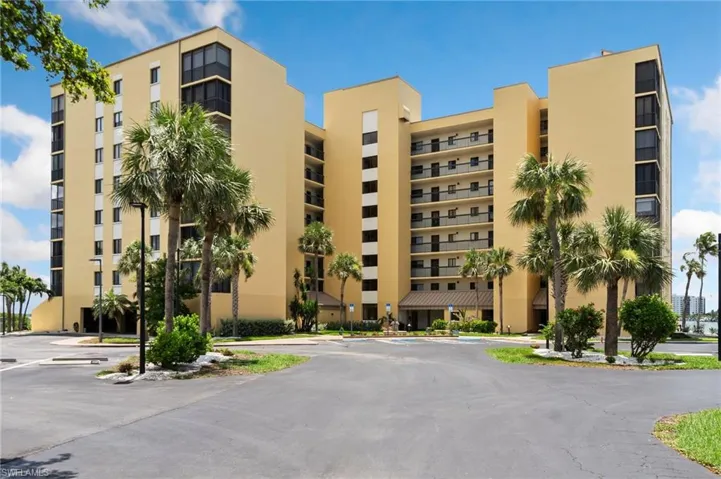 View building / complex with uncovered parking
