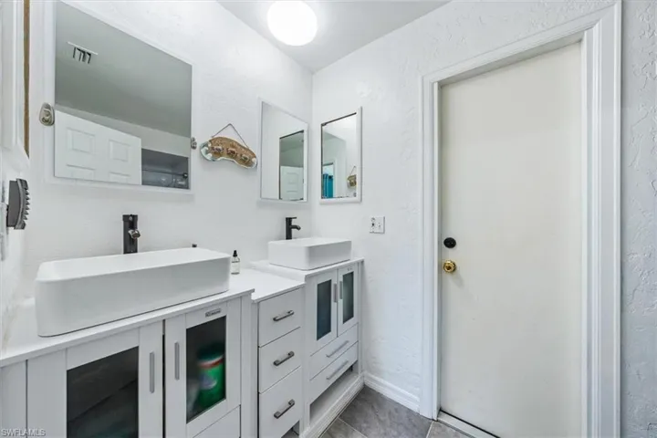 Primary bath