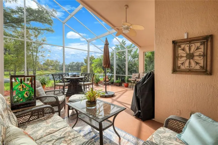 Sunroom / solarium with ceiling fan