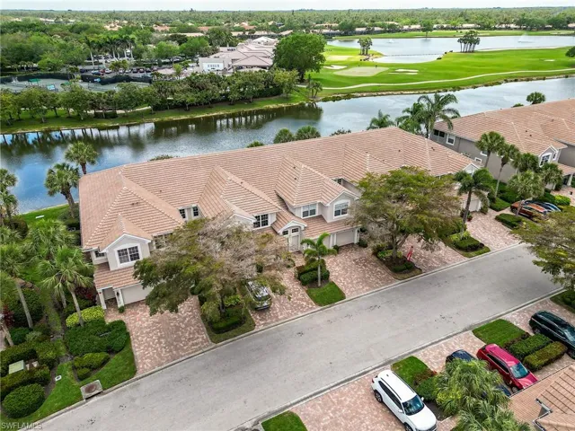 Bird's eye view featuring a residential view, golf course view, and a water view