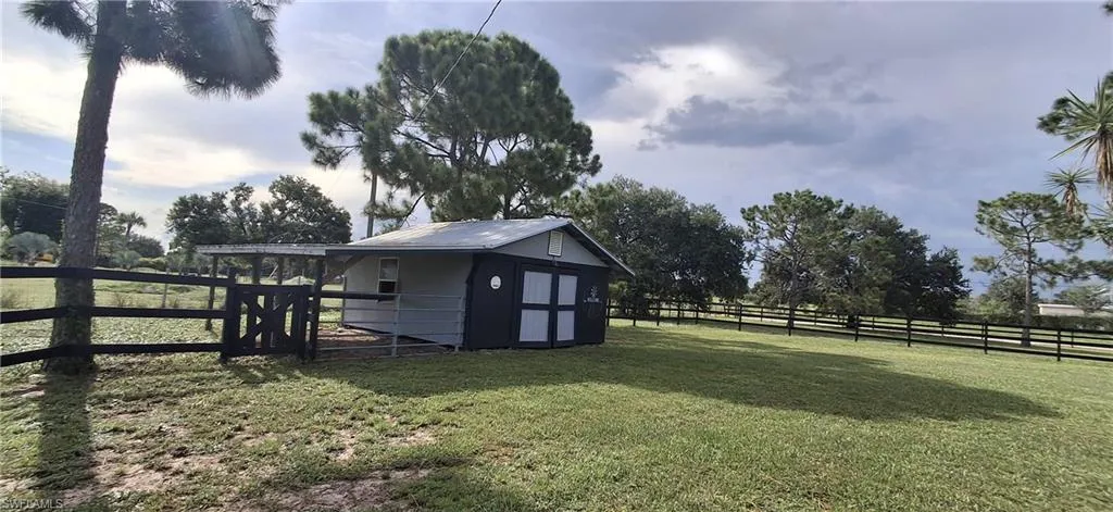 Shed and run-in stalls