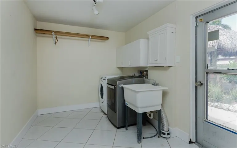 529 Coral Dr, Cape Coral, Florida 33904