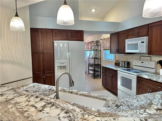 354 Dover Pl 202, Naples, Florida 34104