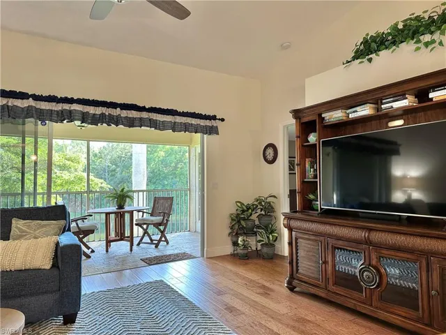 354 Dover Pl 202, Naples, Florida 34104