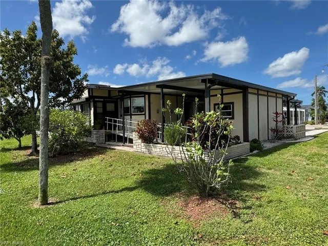 335  Nicklaus  BLVD, North Fort Myers, FL 33903