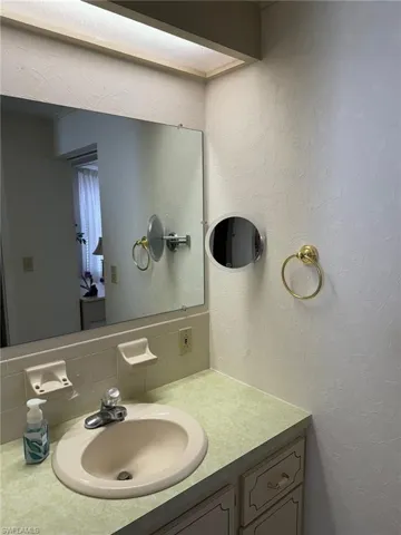 335  Nicklaus  BLVD, North Fort Myers, FL 33903