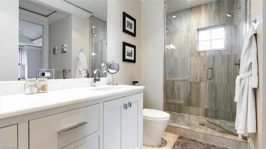 bedroom suite's bathroom