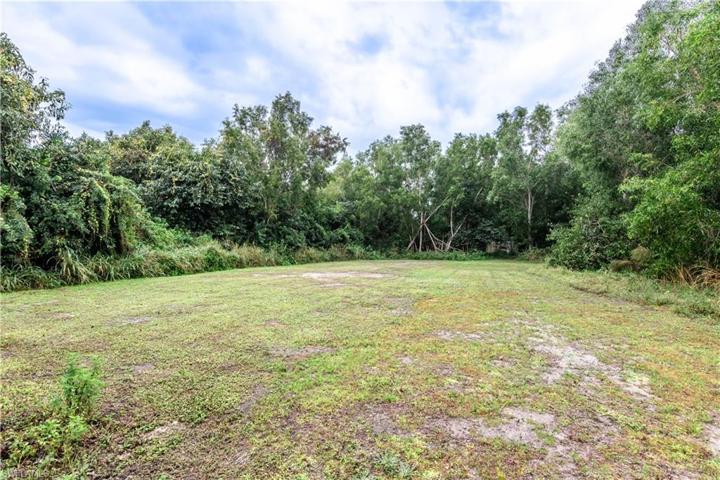 5358  Myrtle  LN, Naples, FL 34113
