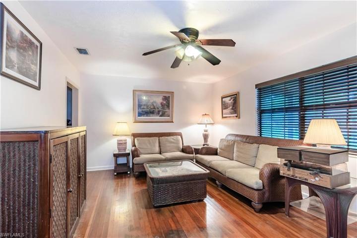 5358  Myrtle  LN, Naples, FL 34113