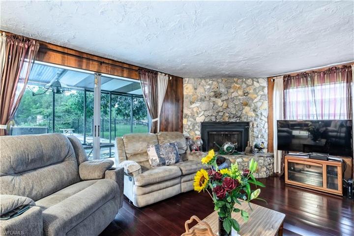 5358  Myrtle  LN, Naples, FL 34113