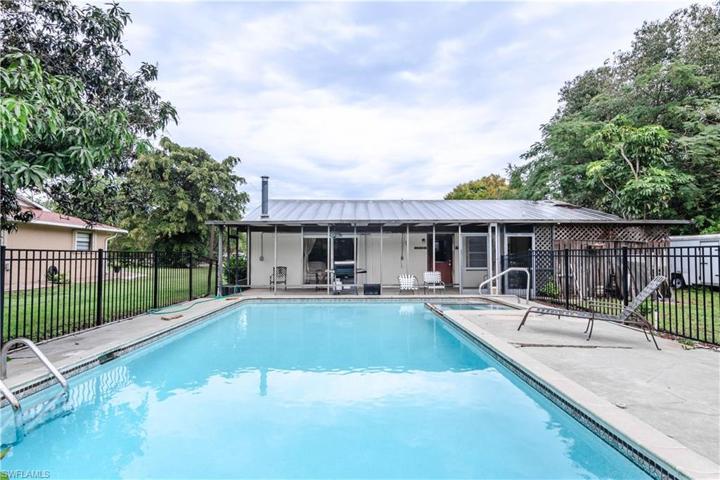 5358  Myrtle  LN, Naples, FL 34113